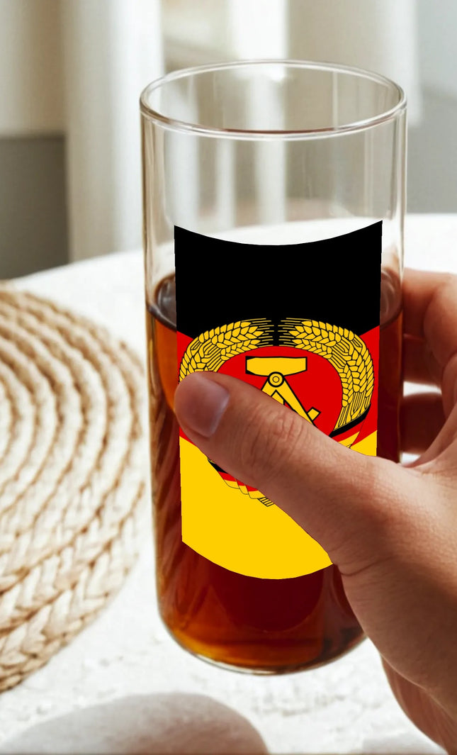 DDR-Glas mit Staatswappen