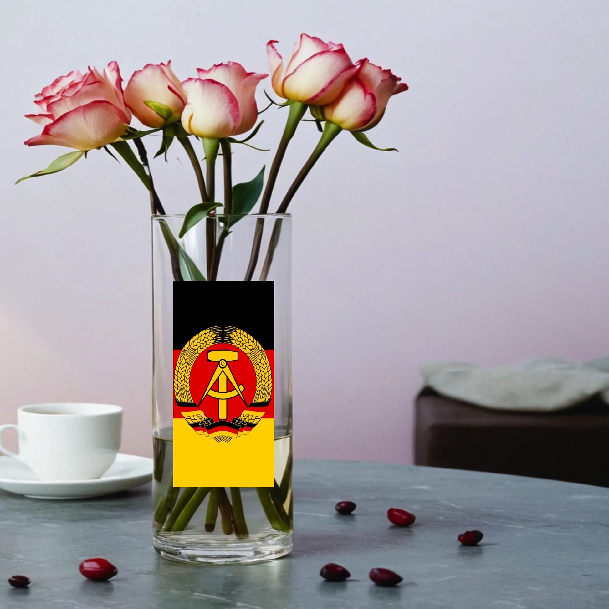 DDR-Glas mit Staatswappen
