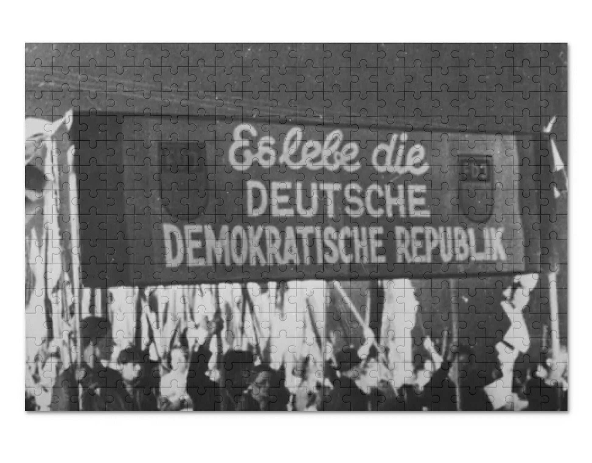 DDR Puzzle – Gründung der DDR 1949 – 300 Teile in Schwarz-Weiß