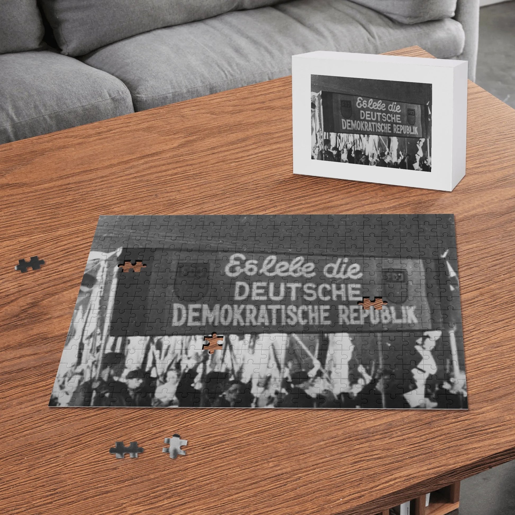 DDR Puzzle – Gründung der DDR 1949 – 300 Teile in Schwarz-Weiß