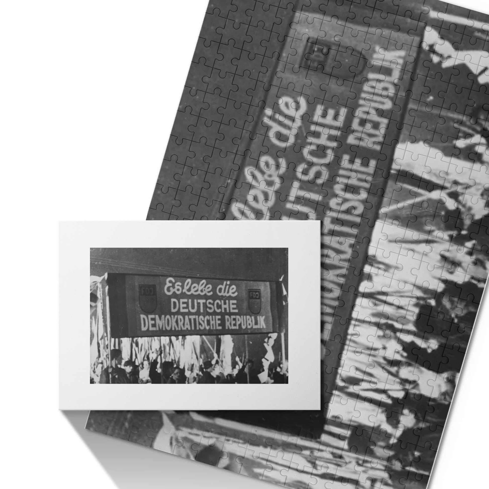DDR Puzzle – Gründung der DDR 1949 – 300 Teile in Schwarz-Weiß