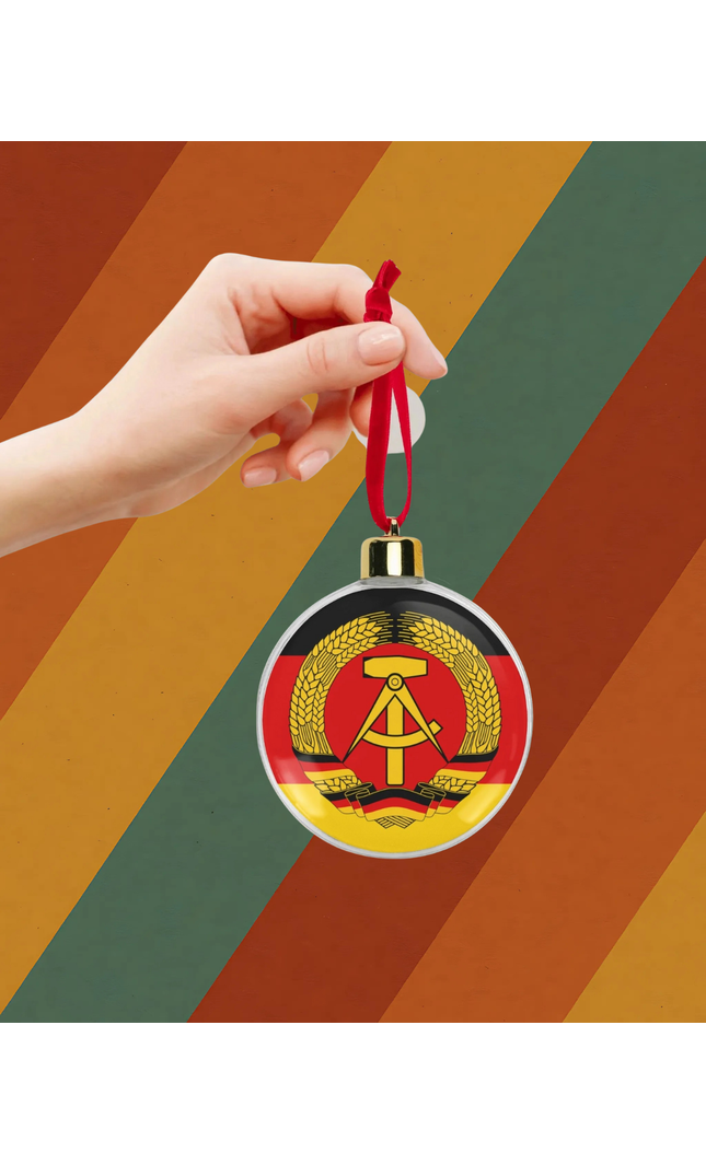 Weihnachtskugel mit DDR-Wappen