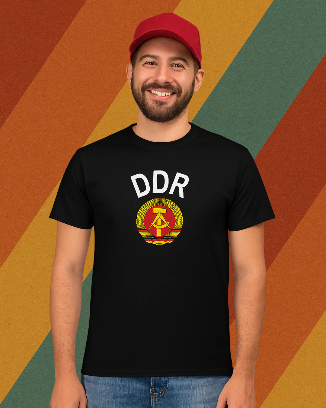 DDR Herren T-Shirt mit Staatswappen – Ostdeutscher Stolz auf Stoff