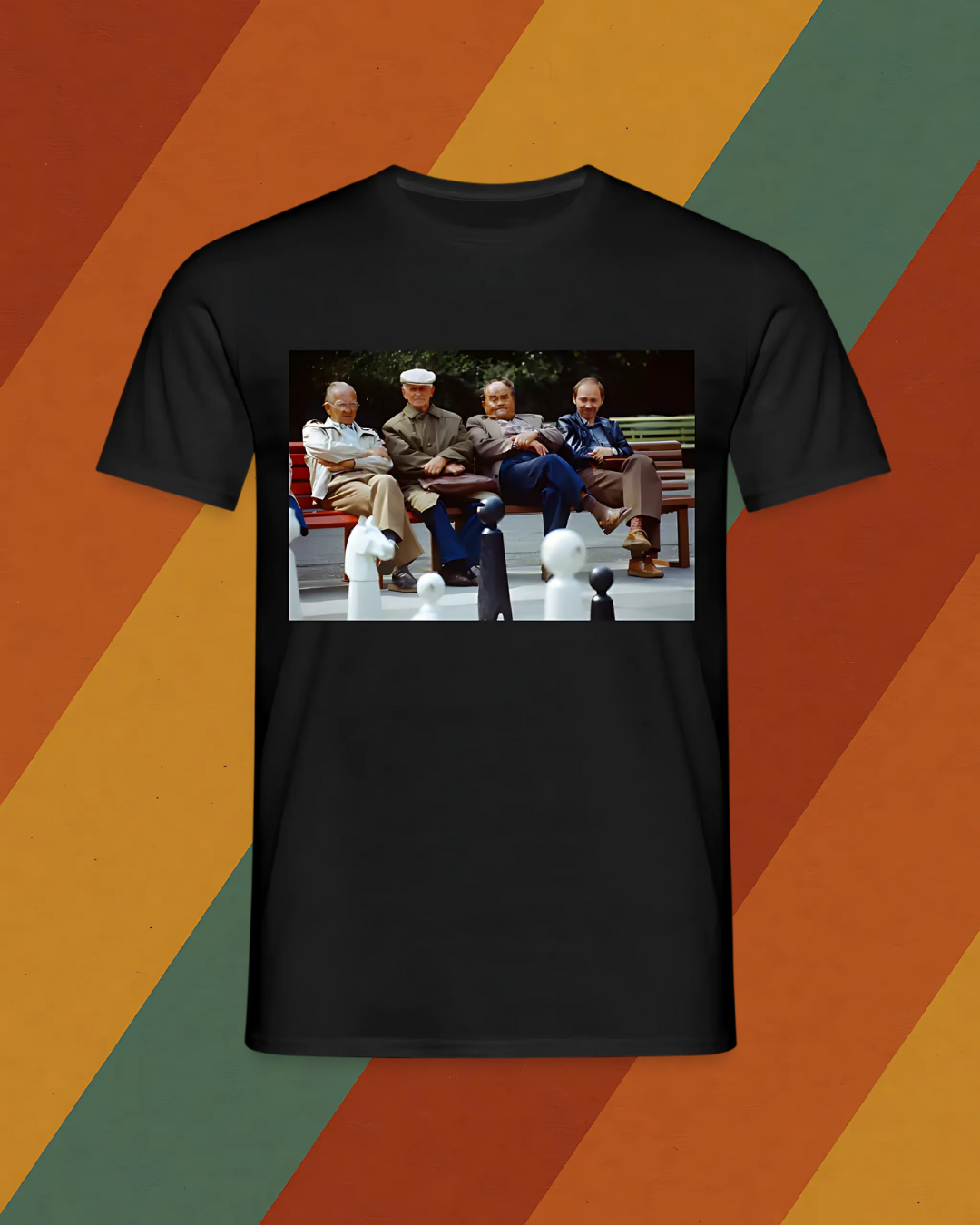 DDR T-Shirt – Parkbank-Politbüro mit Schachblick