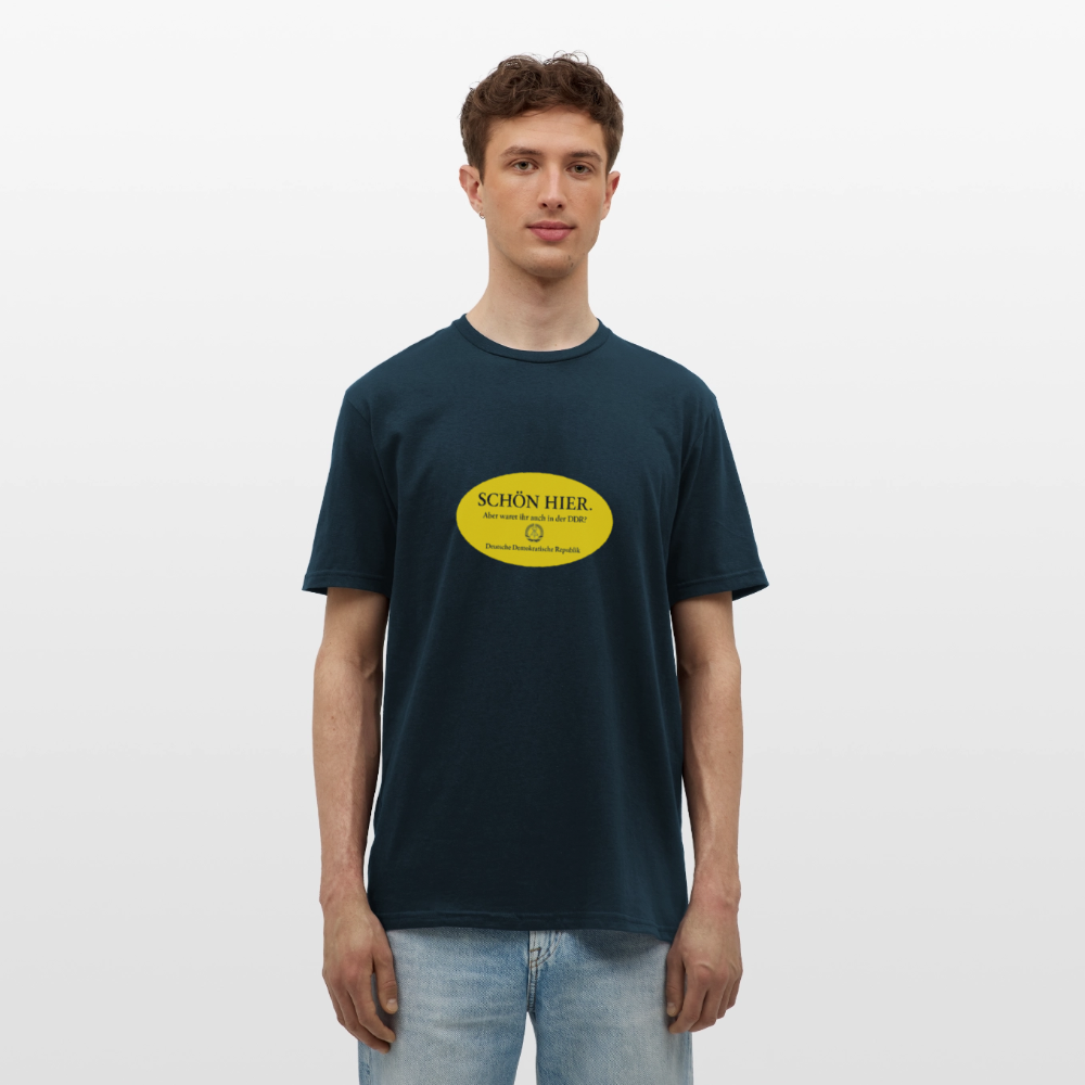 Der Schön hier – Kult-Sticker auf T-Shirt - navy