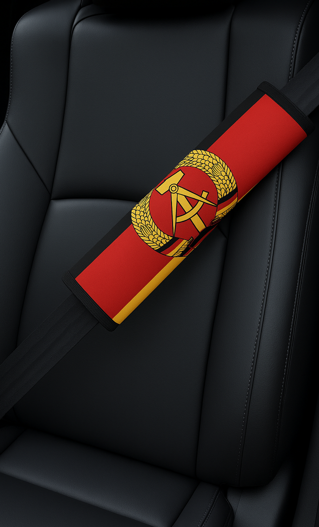 DDR Gurtpolster Auto mit Fahne