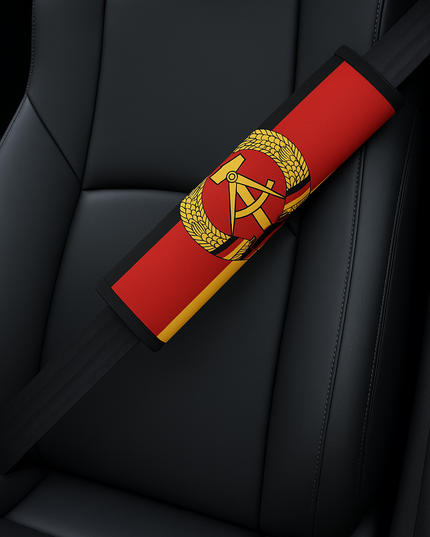 DDR Gurtpolster Auto mit Fahne