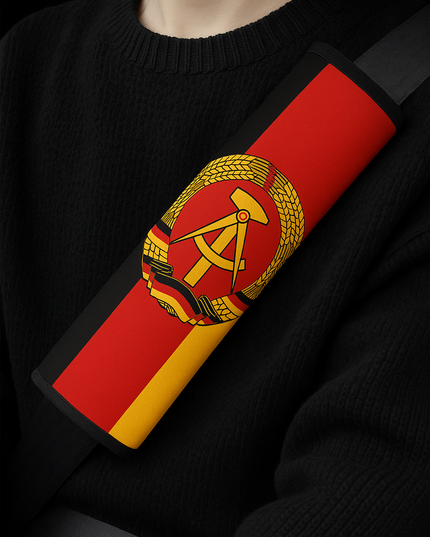 DDR Gurtpolster Auto mit Fahne