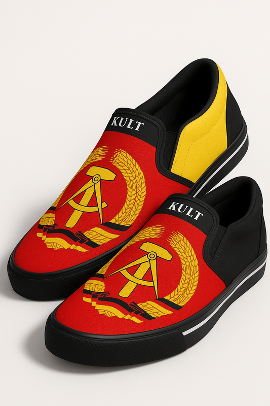 DDR Slip-On Schuhe mit Wappen