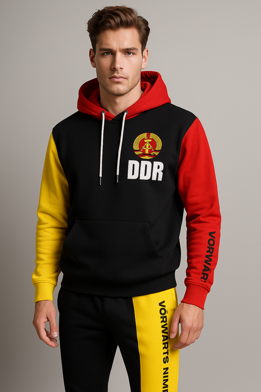 DDR Trainingsanzug mit Wappen & Spruch All Over