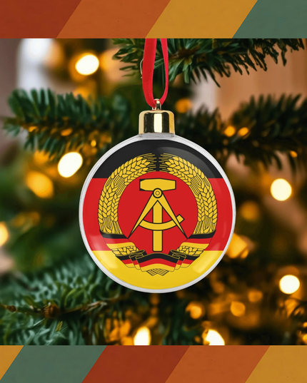 Weihnachtskugel mit DDR-Wappen