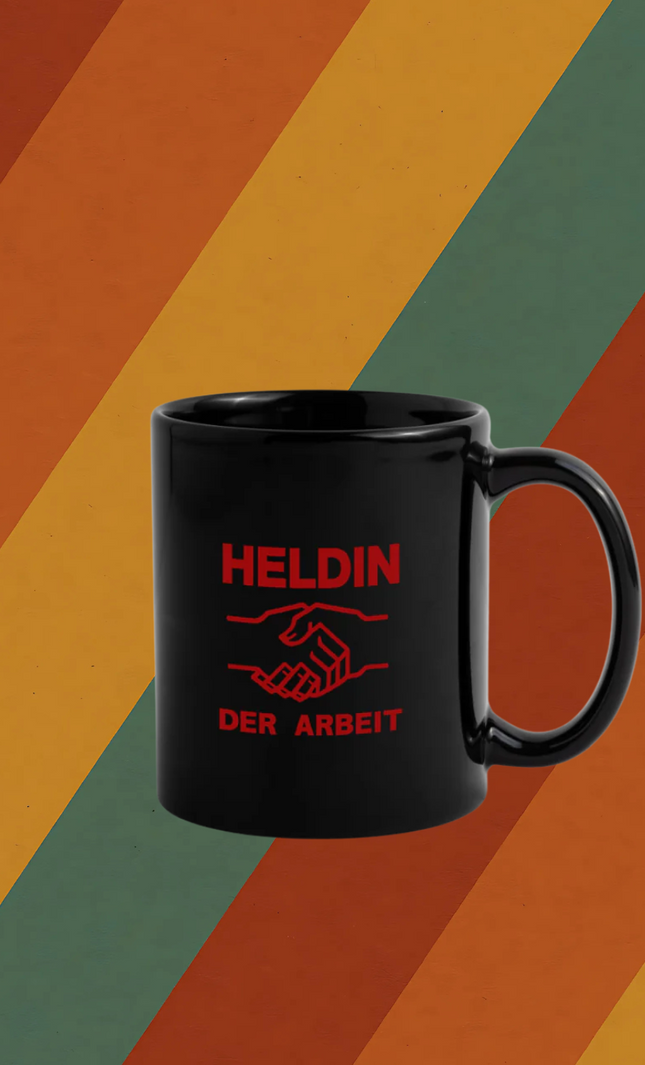 Tasse Heldin der Arbeit – DDR-Ehrentitel mit Stil