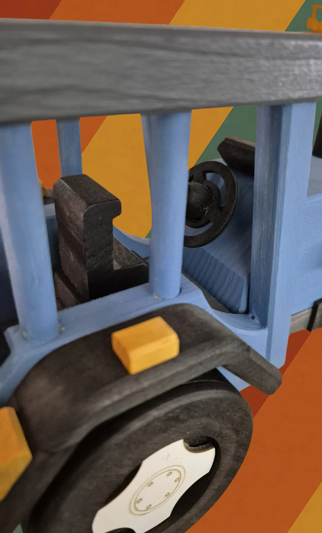 Räuchermann Traktor DDR LPG aus Buchenholz handgefertigt