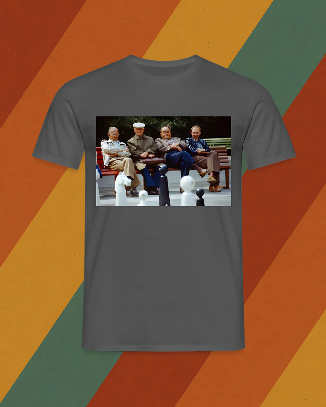 DDR T-Shirt – Parkbank-Politbüro mit Schachblick