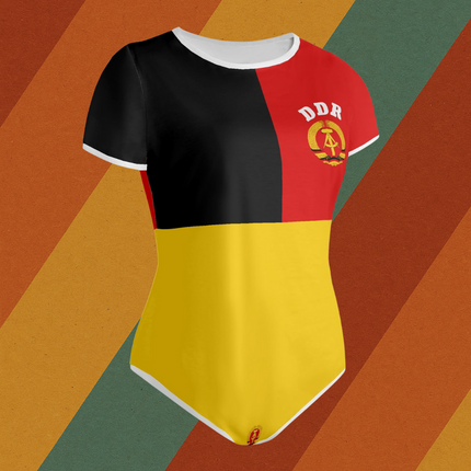 Detailansicht DDR Staatswappen Hammer Zirkel auf Body