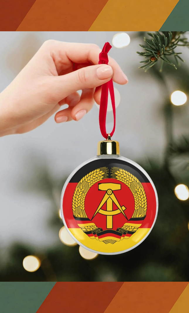 Weihnachtskugel mit DDR-Wappen