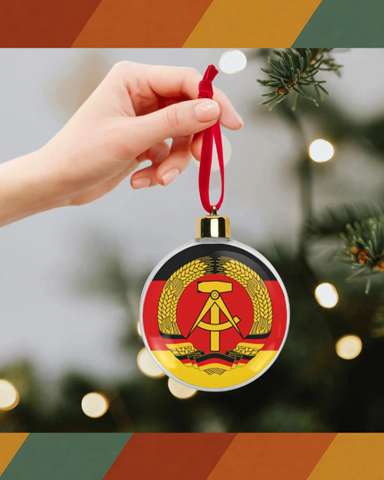 Weihnachtskugel mit DDR-Wappen