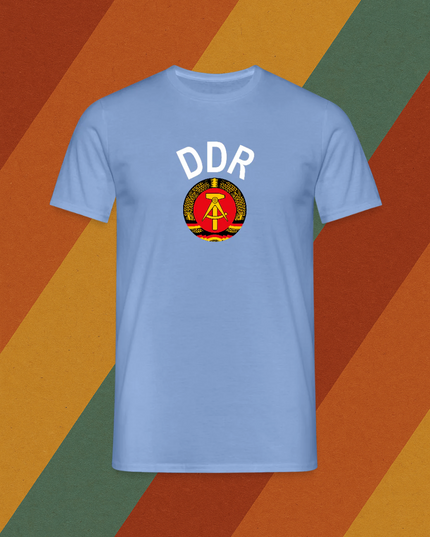 DDR Herren T-Shirt mit Staatswappen – Ostdeutscher Stolz auf Stoff