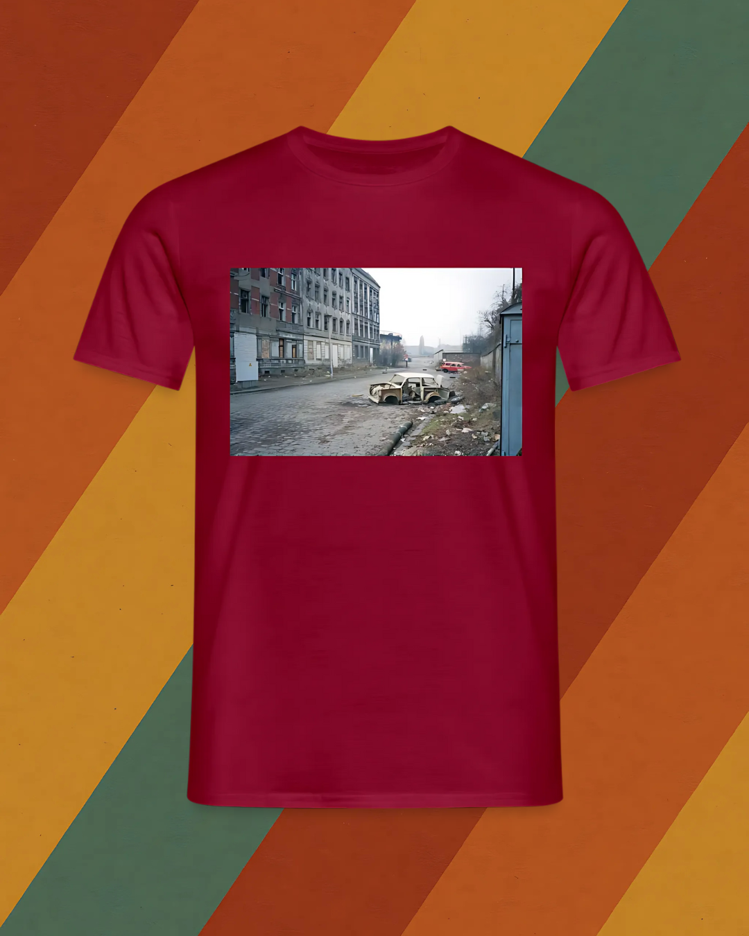 DDR T-Shirt – Verlassener Trabant in Ost-Berlin
