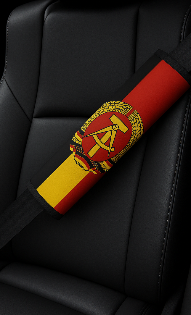 DDR Gurtpolster Auto mit Fahne