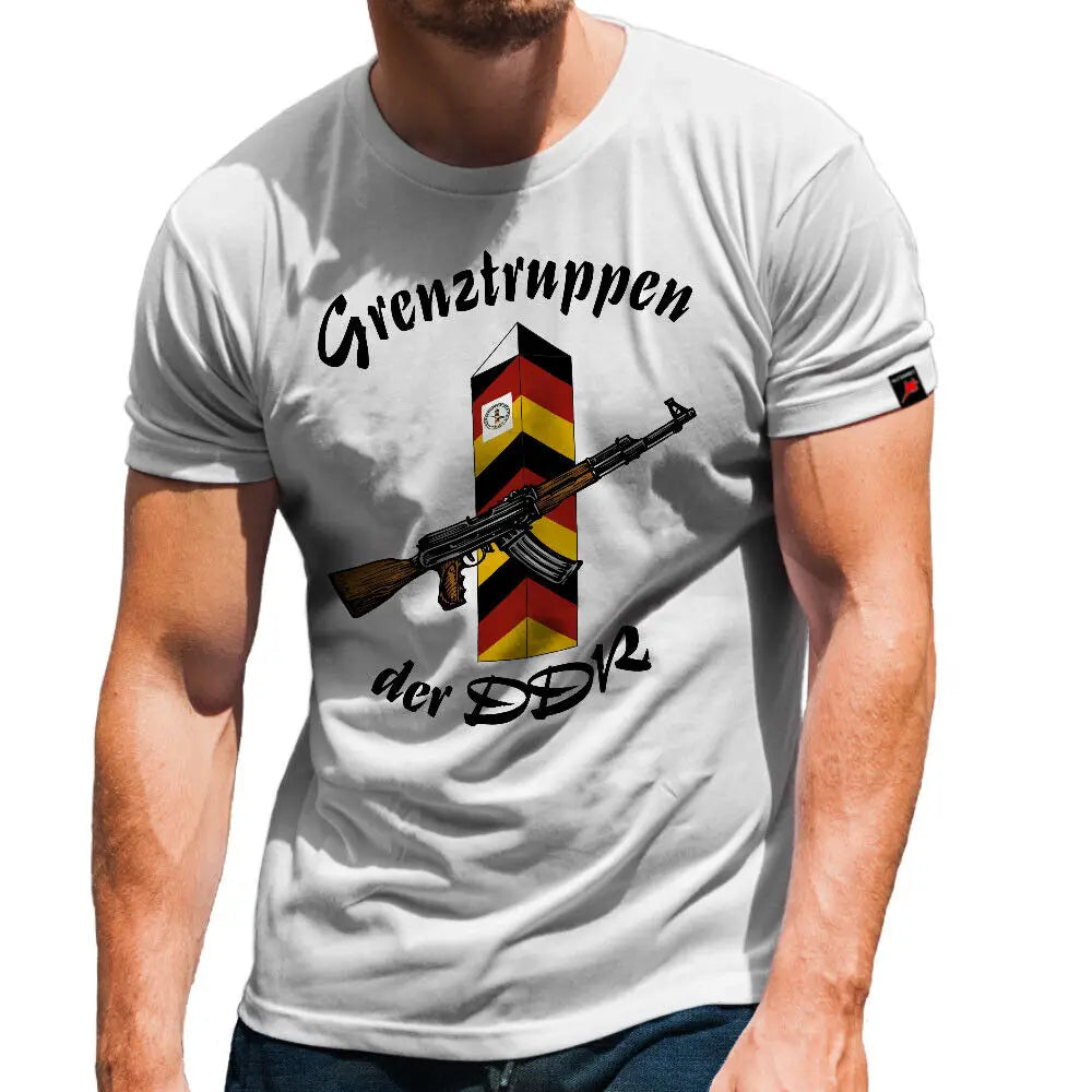 Grenztruppen der DDR T-Shirt mit Grenzpfahl und AK-47 Design