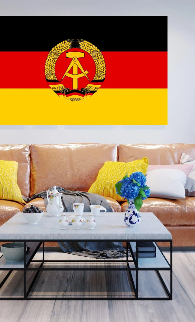 DDR Flagge – Fahne der Deutschen Demokratischen Republik in vier Größen
